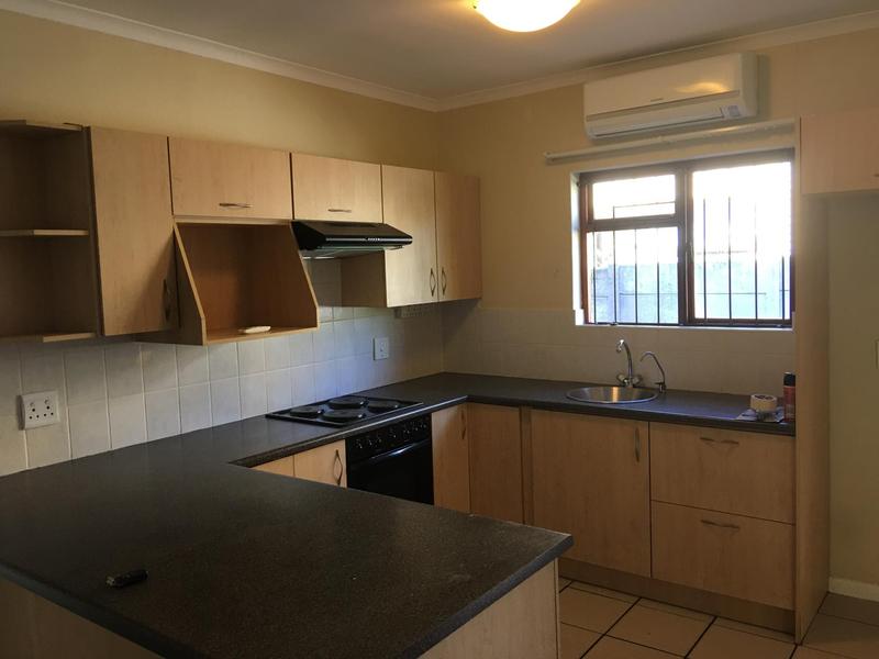 To Let 3 Bedroom Property for Rent in Uitzicht Western Cape